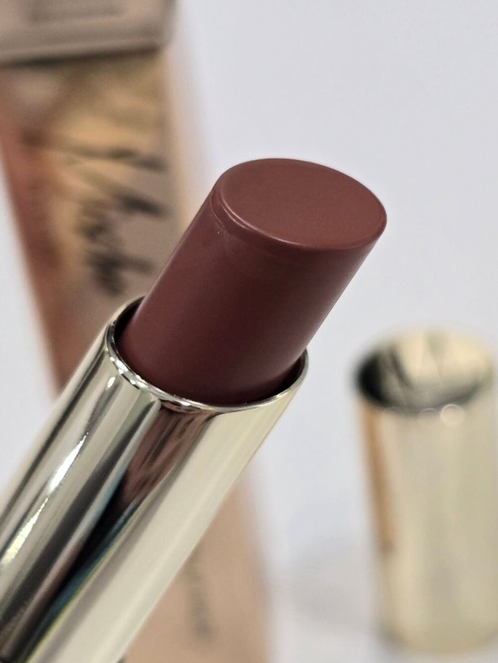 Mischo Beauty ✦ Lip Shine Balm ✦ Nude Brown Sheer Finish 2.8g Hydrating Glossy - Picture 7 of 8